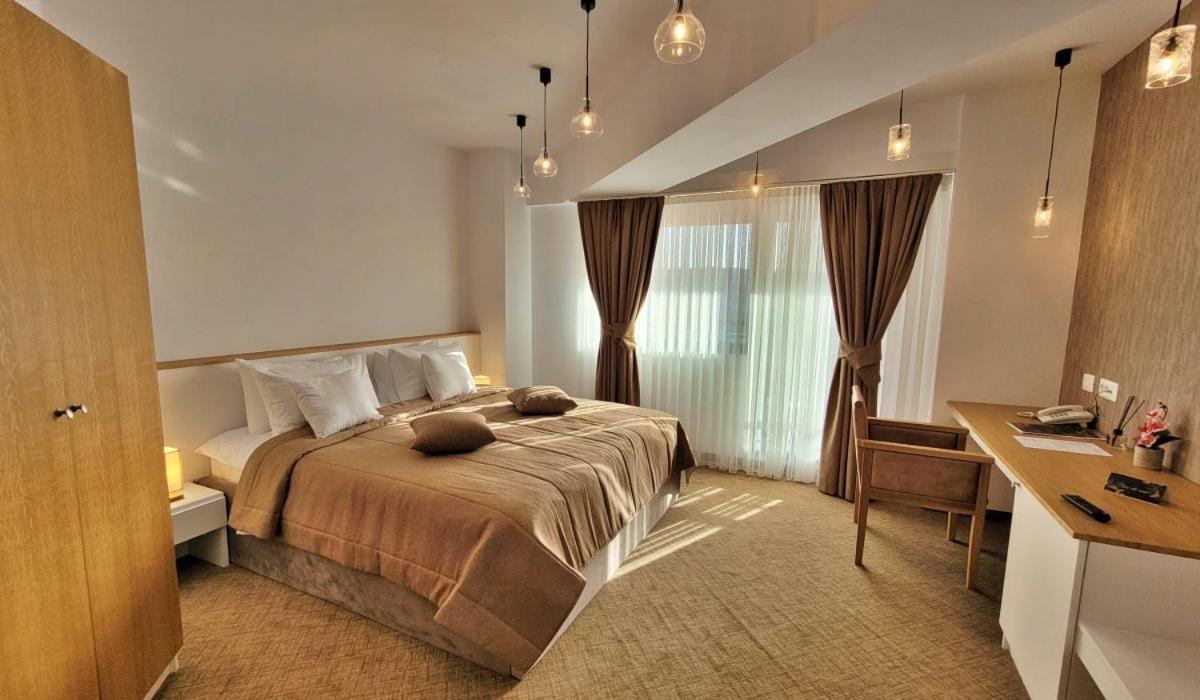 Hotel Condor Tulcea Exteriör bild