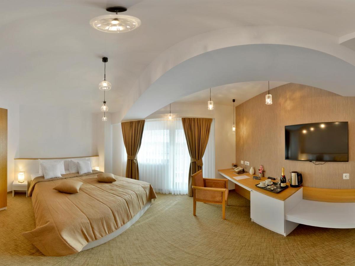 Hotel Condor Tulcea Exteriör bild