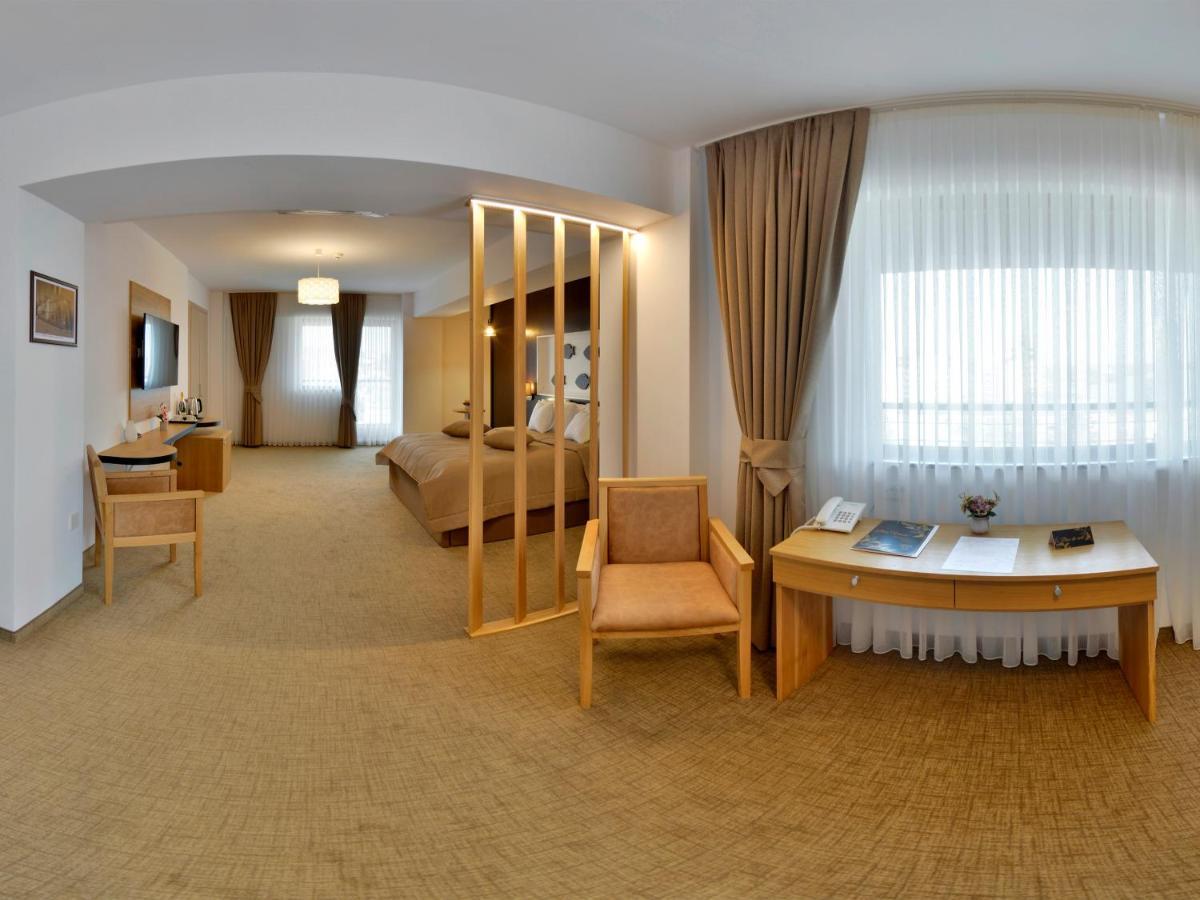 Hotel Condor Tulcea Exteriör bild