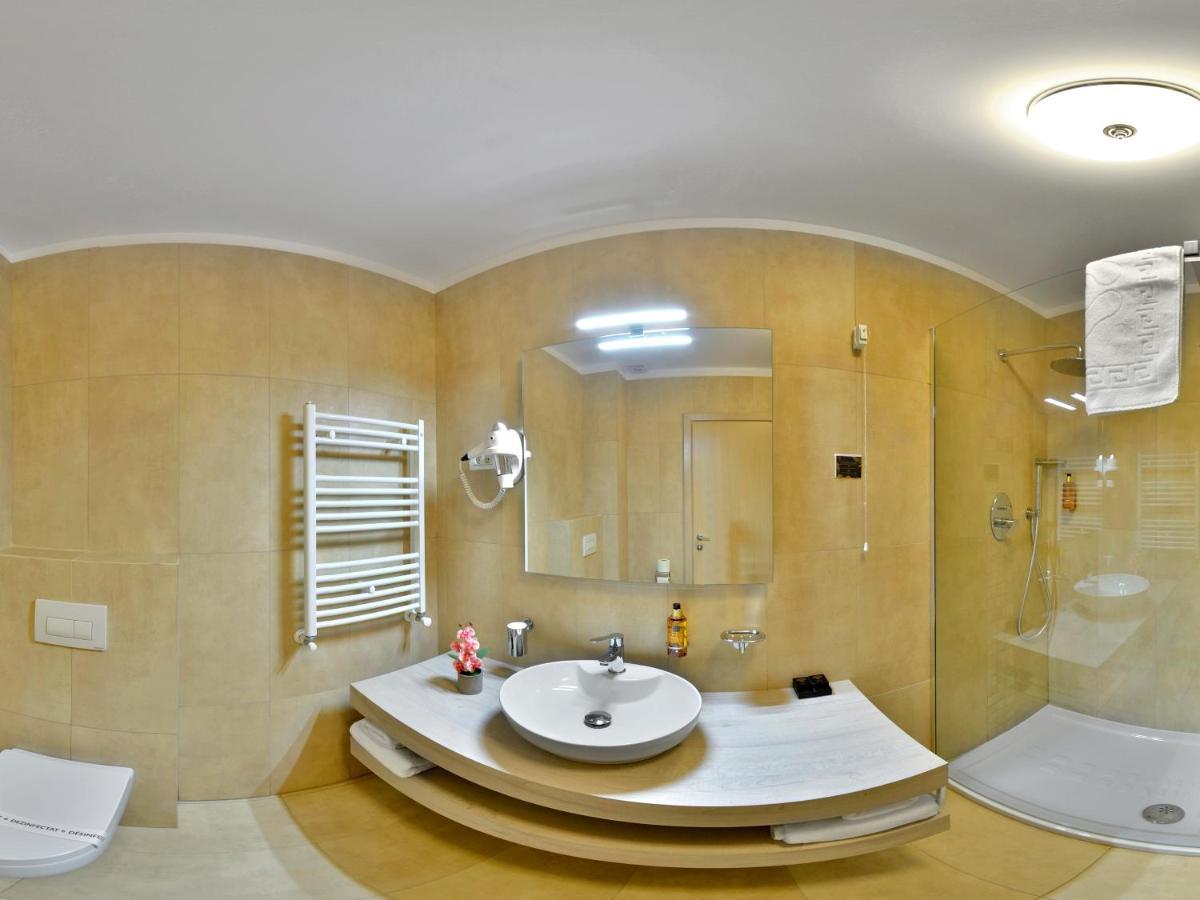 Hotel Condor Tulcea Exteriör bild