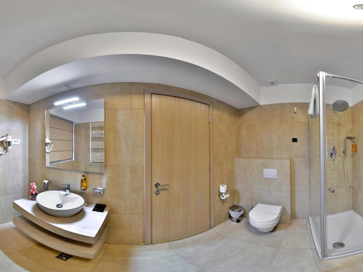 Hotel Condor Tulcea Exteriör bild