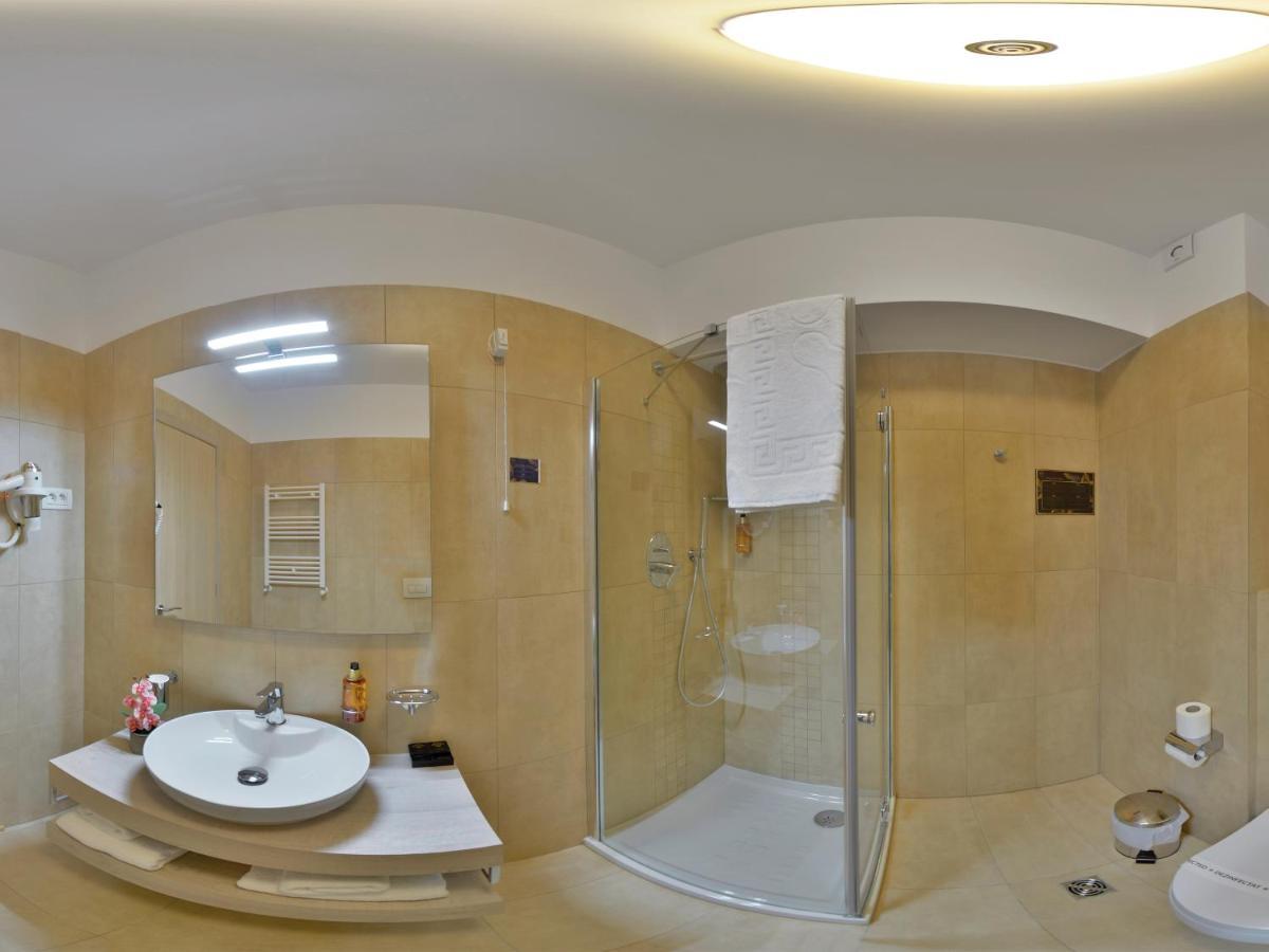 Hotel Condor Tulcea Exteriör bild