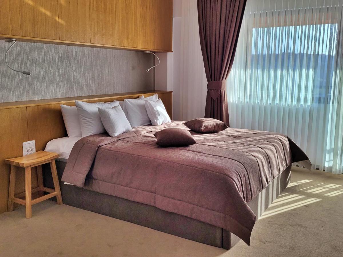 Hotel Condor Tulcea Exteriör bild