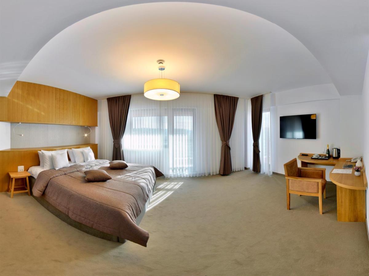 Hotel Condor Tulcea Exteriör bild